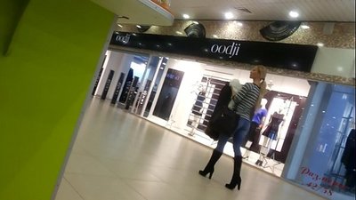 超市裡的酷小雞。